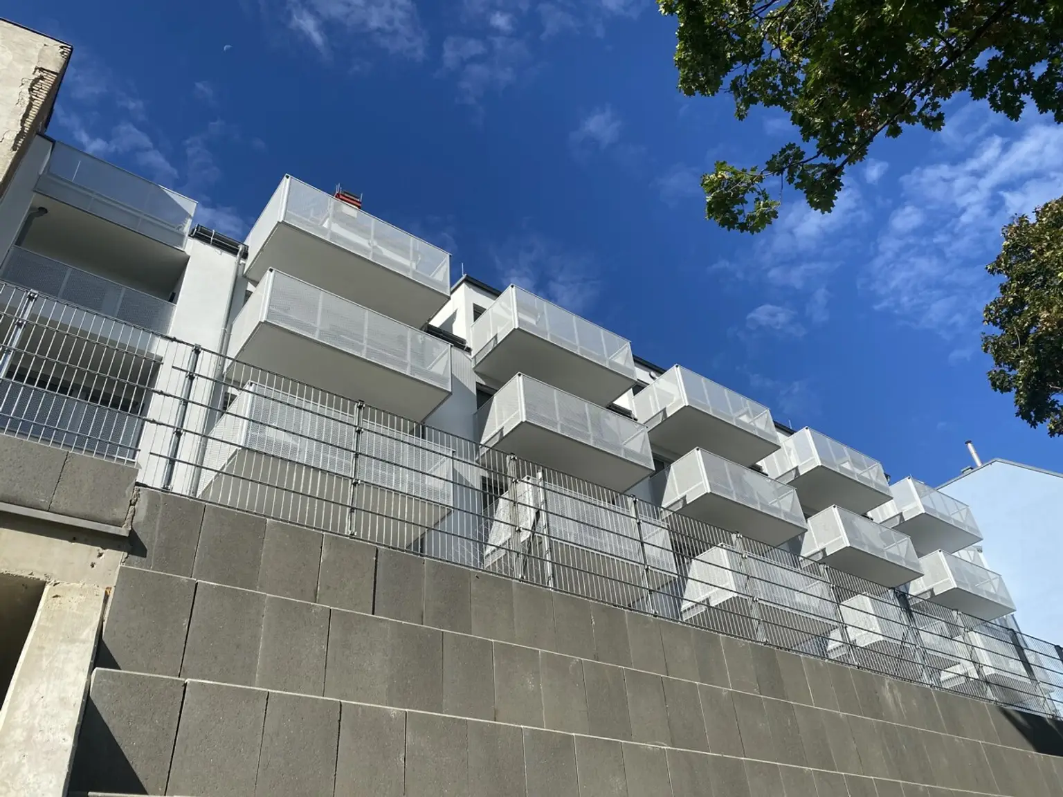 U3 2 Zimmer + Balkon - 1 bedroom apartment + balcony  ERSTBEZUG =Das Laurenz= Top Weitblick Wohnung