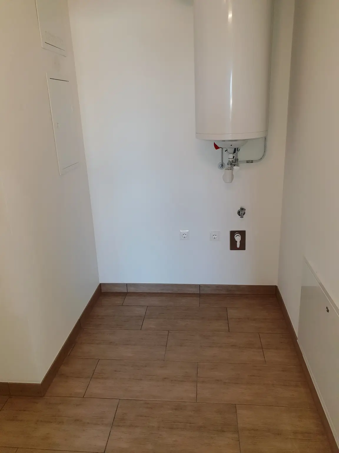 Neuwertige 3 Zimmer Wohnung mit Balkon + 2 Parkplätzen!!