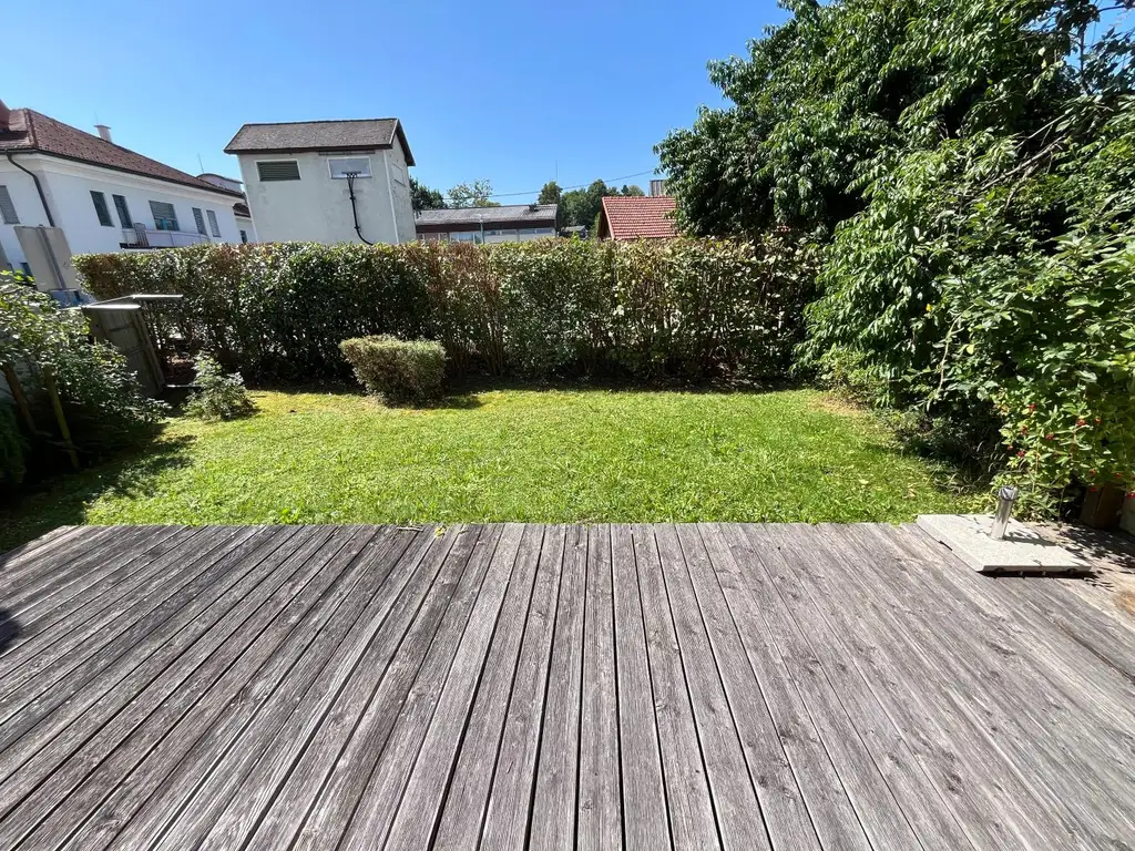 DEM ATTERSEE SO NAH! Leistbares Passiv-Eckreihenhaus mit sonnigem Eigengarten und Einzelgarage im Zentrum von Seewalchen am Attersee