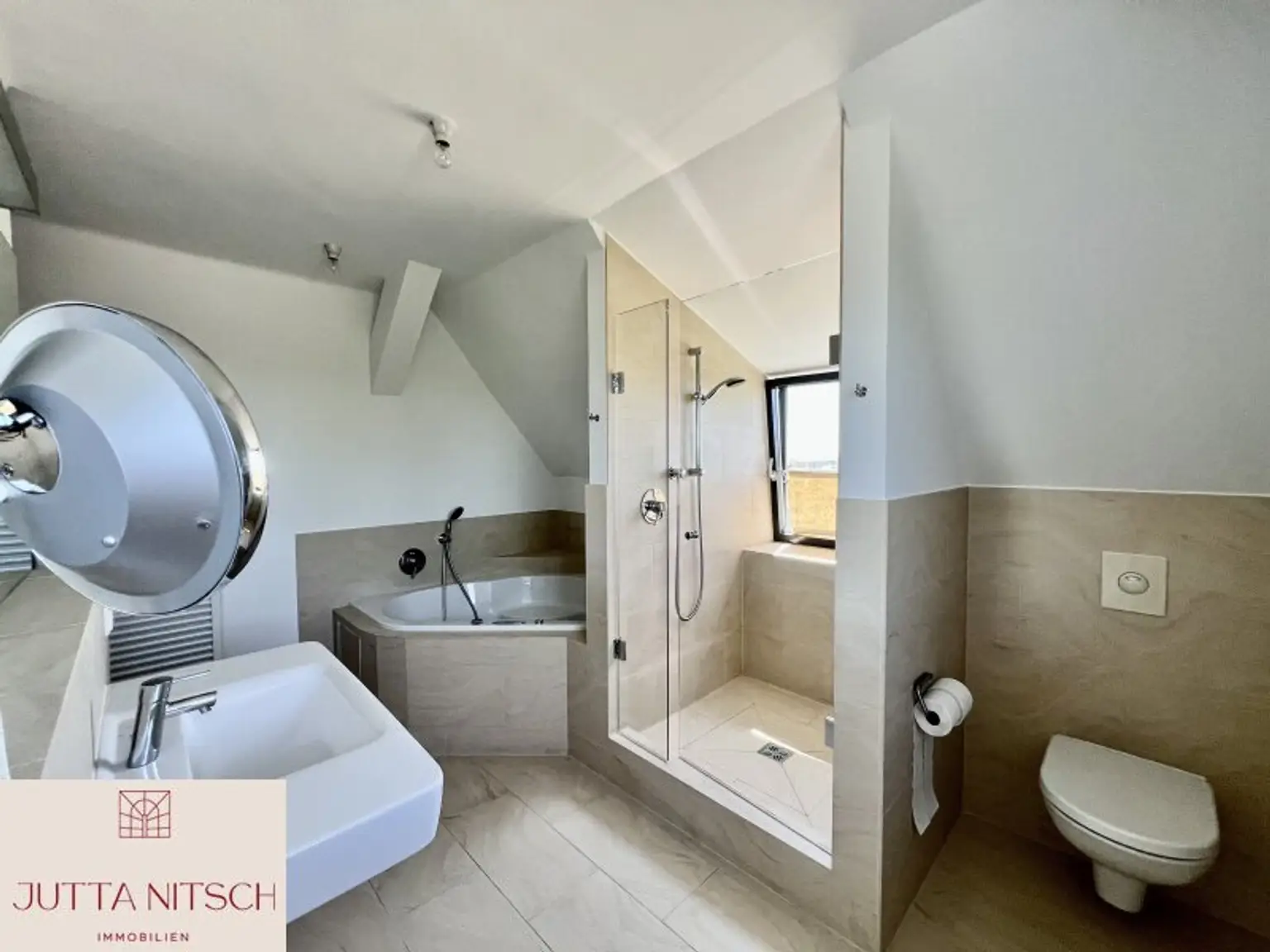 Exquisites Terrassenhaus in Eisenstadt, teilbares Grundstück – Ihr neues Zuhause mit Traumgarten, Naturpool und Weitblick!