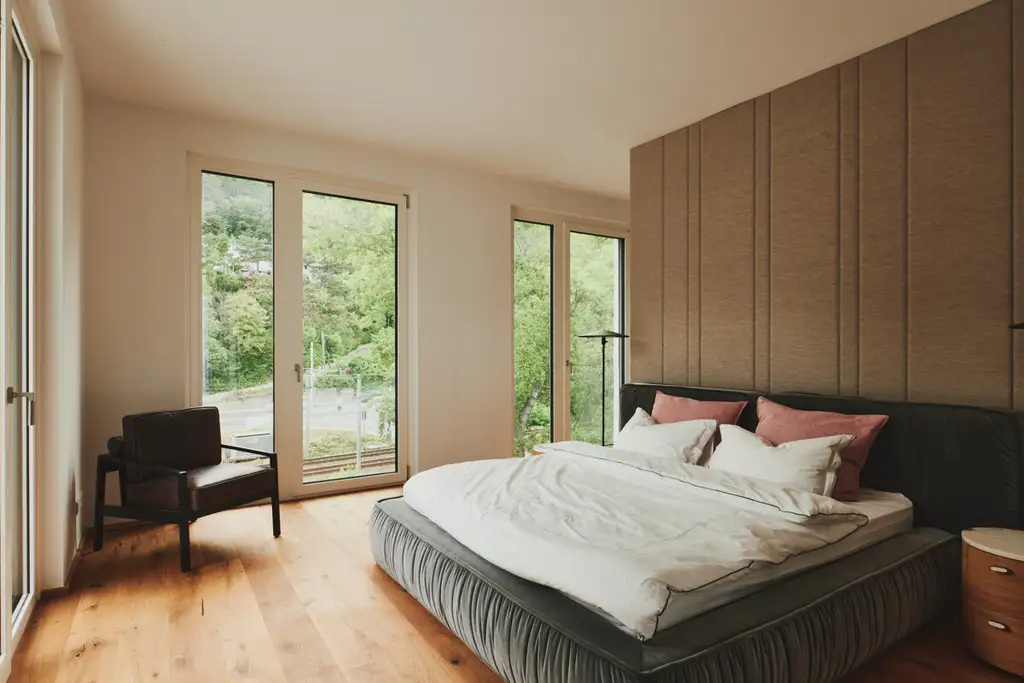 Exklusiv am Wasser: 6-Zimmer-Wohnung mit 45m2 Freifläche in erster Wasserlage