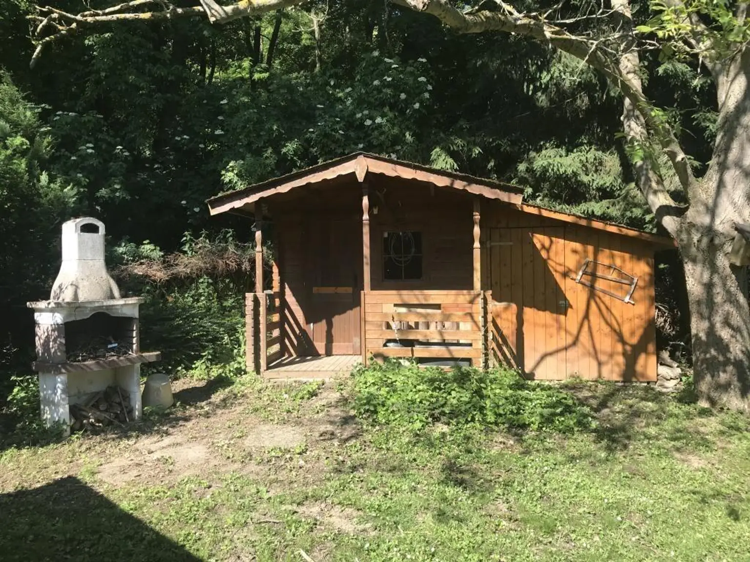 Gartengerätehaus mit Griller