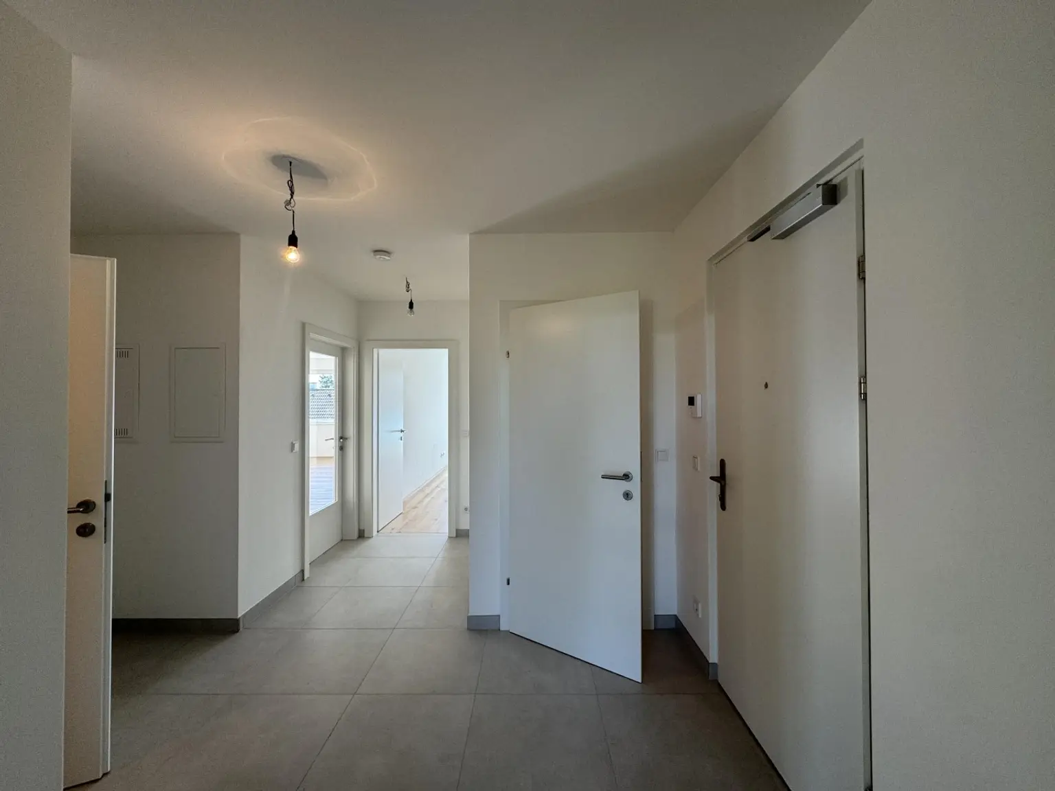 3 Zimmer mit einer beeindruckenden Terrasse – Provisionsfrei f. Käufer // 3 rooms with a stunning terrace – Buyer commission free //