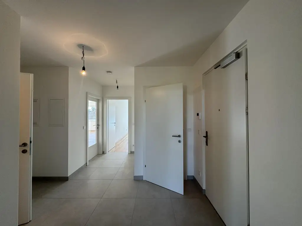 3 Zimmer mit einer beeindruckenden Terrasse – Provisionsfrei f. Käufer // 3 rooms with a stunning terrace – Buyer commission free //