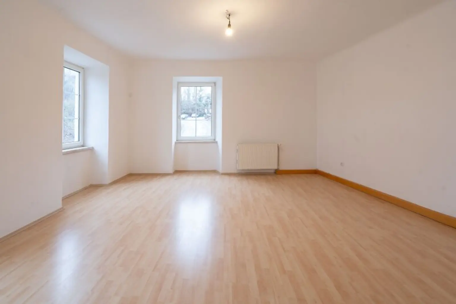 Bestandsfreies Mehrparteienhaus mit 5 Wohnungen + 1 Geschäftslokal in Toplage von Obernberg am Inn zu kaufen!