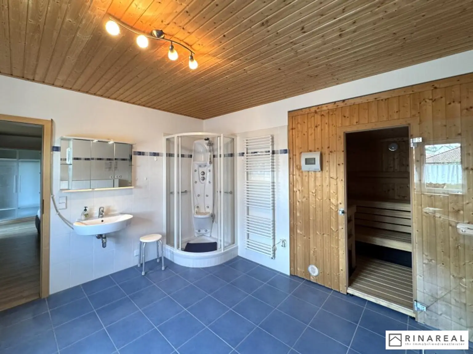 MOLLRAM - Einfamilienhaus mit ca. 1.268 m² Eigengrund | Baujahr 2009 | Sauna & Whirlpool | Luftwärmepumpe, PV-Anlage, Klimaanlage uvm.