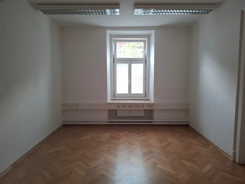 Gepflegte Büroräume oder Praxisräume im 1. Obergeschoß im Zentrum von Bruck/Mur zu mieten !