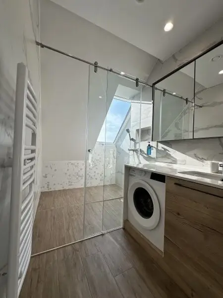 MÖBLIERTE WOHNUNG MIT BALKON - MODERNSTE AUSSTATTUNG