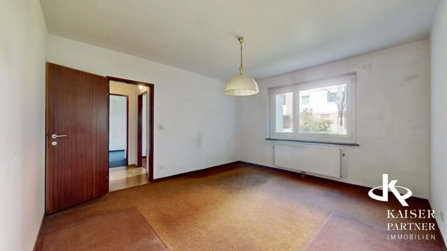 Geräumige 4-Zimmer-Wohnung mit Loggia mit viel Potential, Nähe Kennedybrücke!
