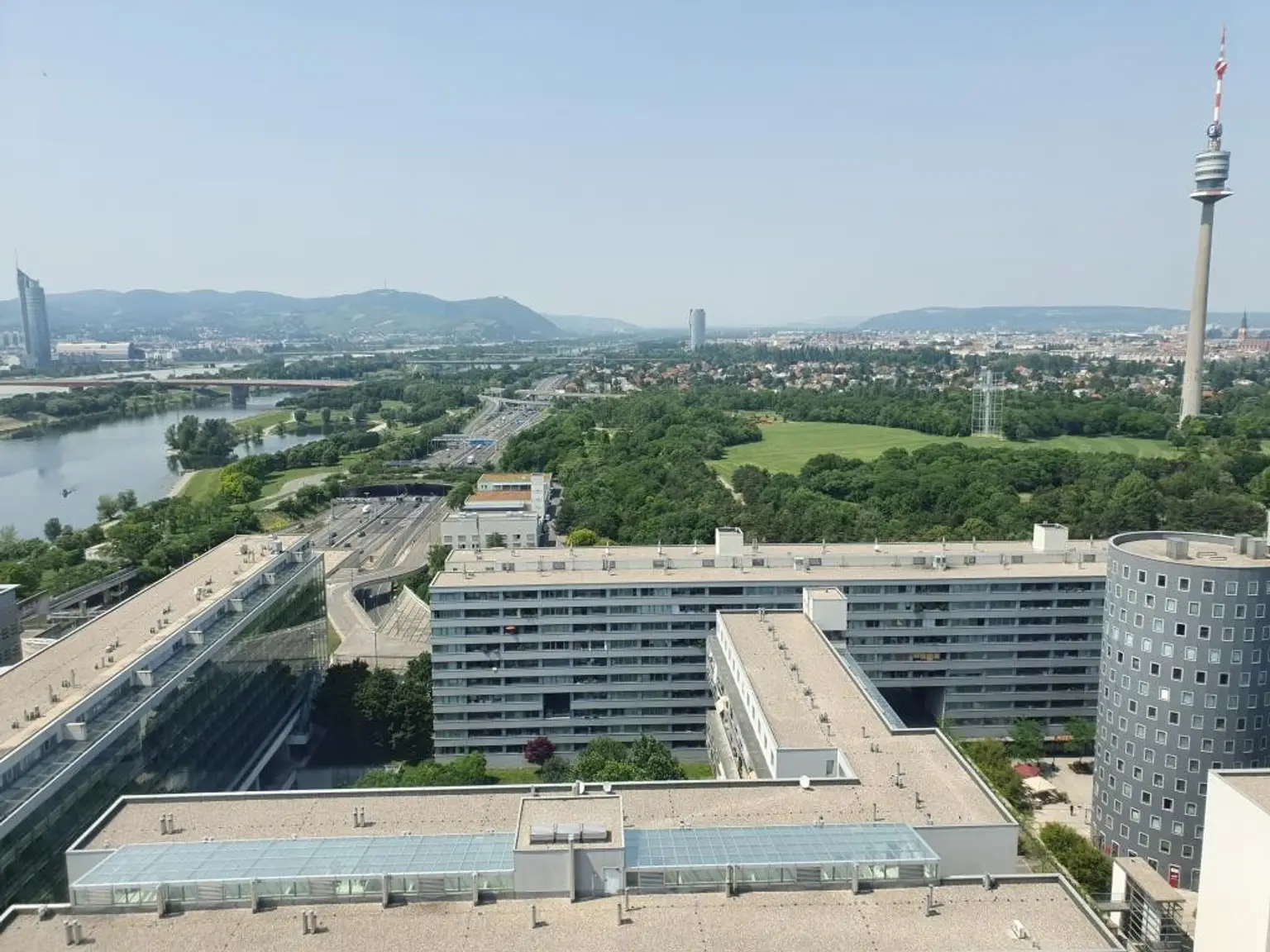 Fantastische Büro-Atmosphäre mit Blick über Wien