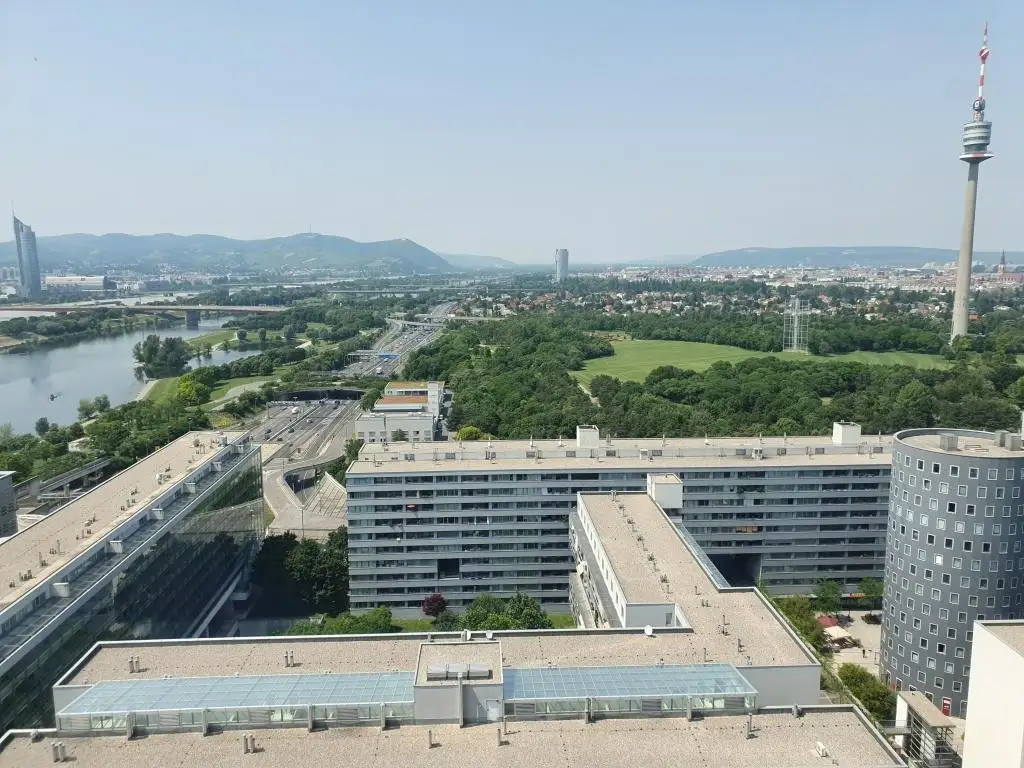 Fantastische Büro-Atmosphäre mit Blick über Wien