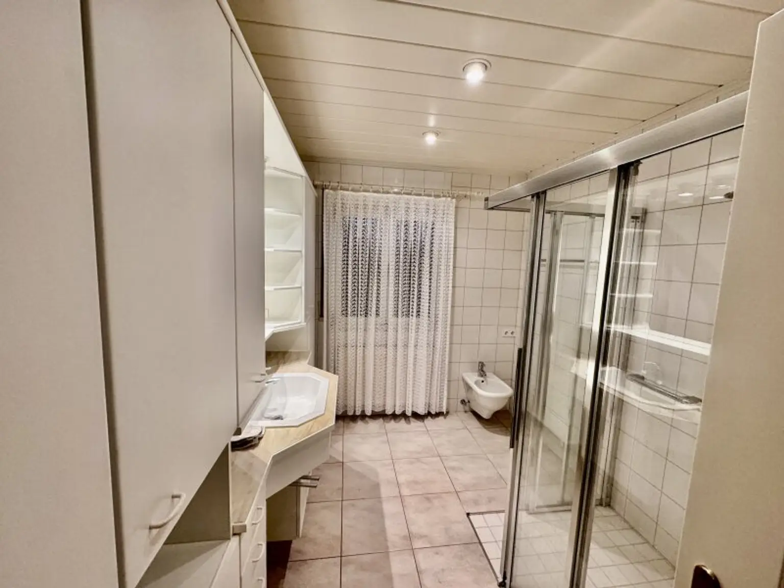 IHR NEUES ZUHAUSE - GROßZÜGIGES EINFAMILIENHAUS MIT SWIMMINGPOOL IN FLORIDSDORF