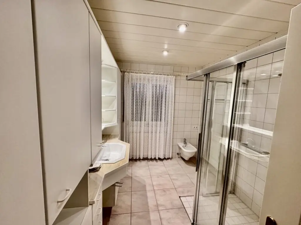 IHR NEUES ZUHAUSE - GROßZÜGIGES EINFAMILIENHAUS MIT SWIMMINGPOOL IN FLORIDSDORF