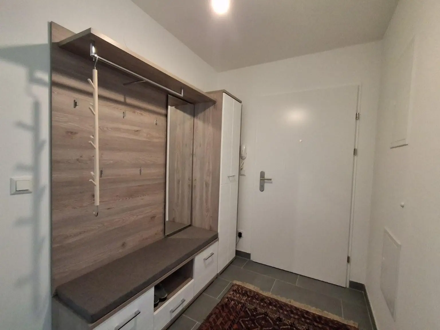 "Neue vollausgestattete - 4-Zimmer-Balkonwohnung Jedlesee"