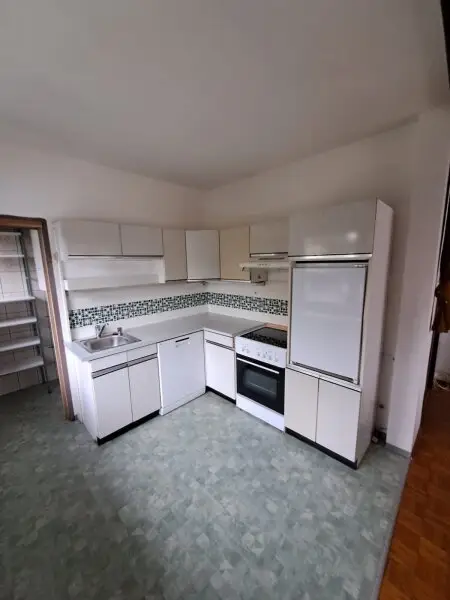 Gepflegte, sehr gut aufgeteilte 79 m² Mietwohnung (2,5 Zimmer) inkl 1 Stellplatz und optional mit Gartenbenützung* – nur € 600- monatlich