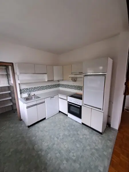 Gepflegte, sehr gut aufgeteilte 79 m² Mietwohnung (2,5 Zimmer) inkl 1 Stellplatz und optional mit Gartenbenützung* – nur € 600- monatlich
