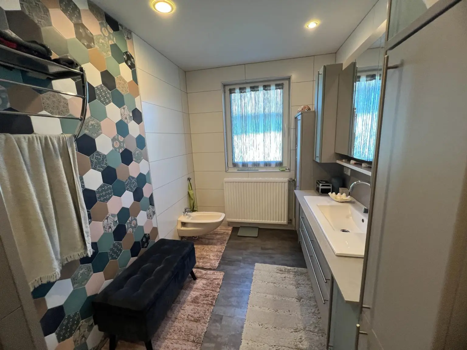 OPEN HOUSE! Großzügiges leistbares Wohnhaus mit 3 getrennte Wohneinheiten, Traumgarten, Doppelgarage und vielen Parkplätzen Tuffeltsham in Redlham