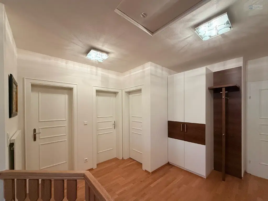 GARTENPARADIES   -  9.000 M² - 
LANDHAUS IN PARKLANDSCHAFT  
NUR 30 MINUTEN VON WIEN