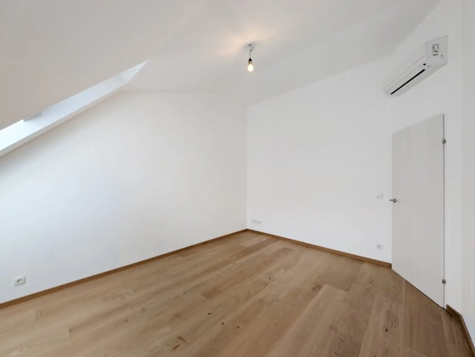 ++NEU++ Fantastische 3-Zimmer Dachgeschosswohnung mit großer Dachterrasse!