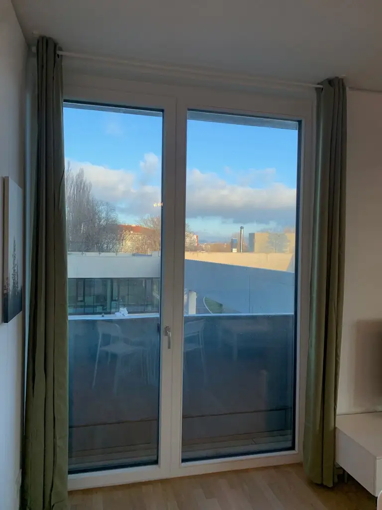 Möblierte Balkonwohnung mit 2 Zimmern  - in den TrIIIple Towers