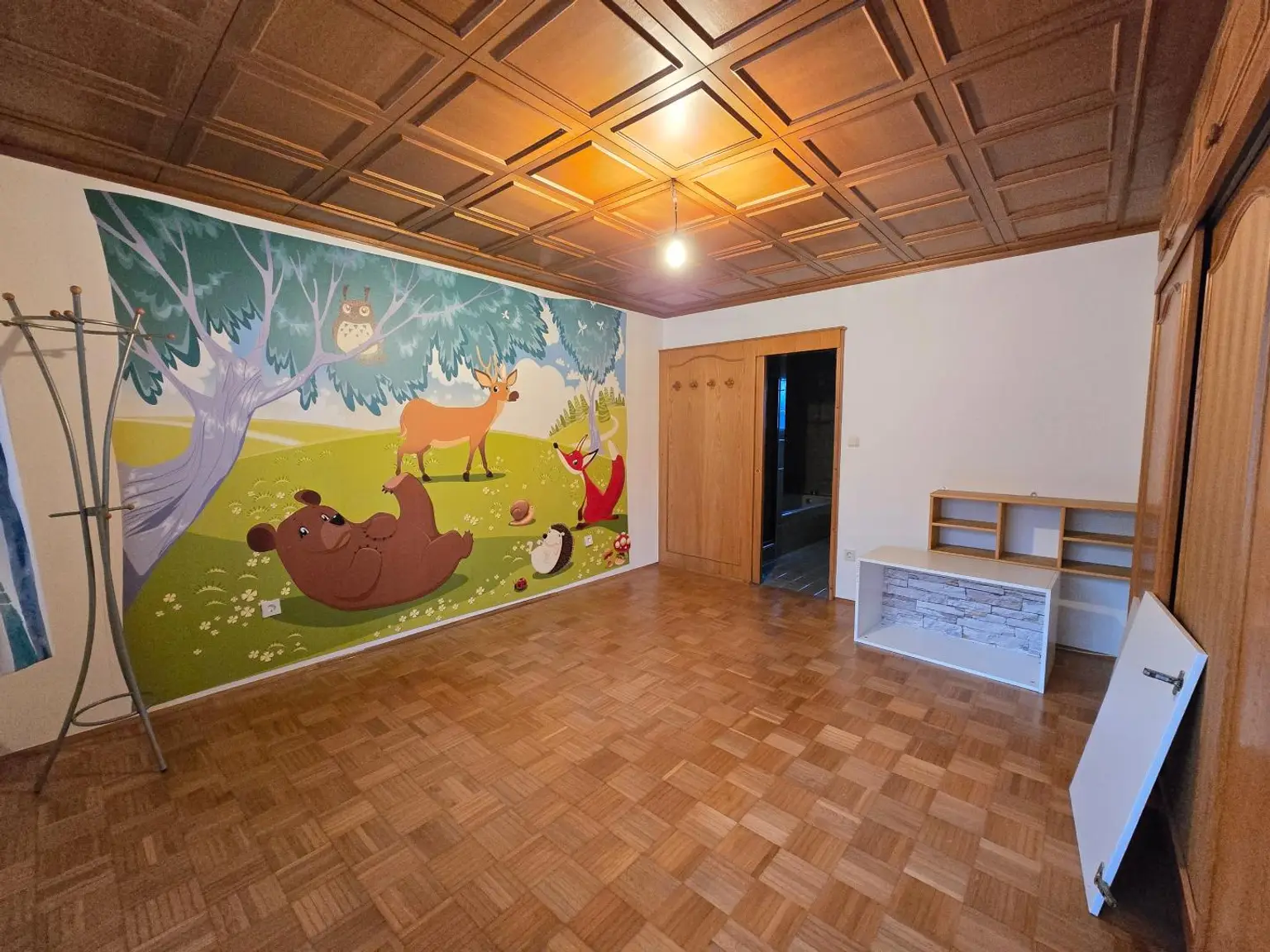 Haus mit zwei Wohneinheiten und Gartenidylle