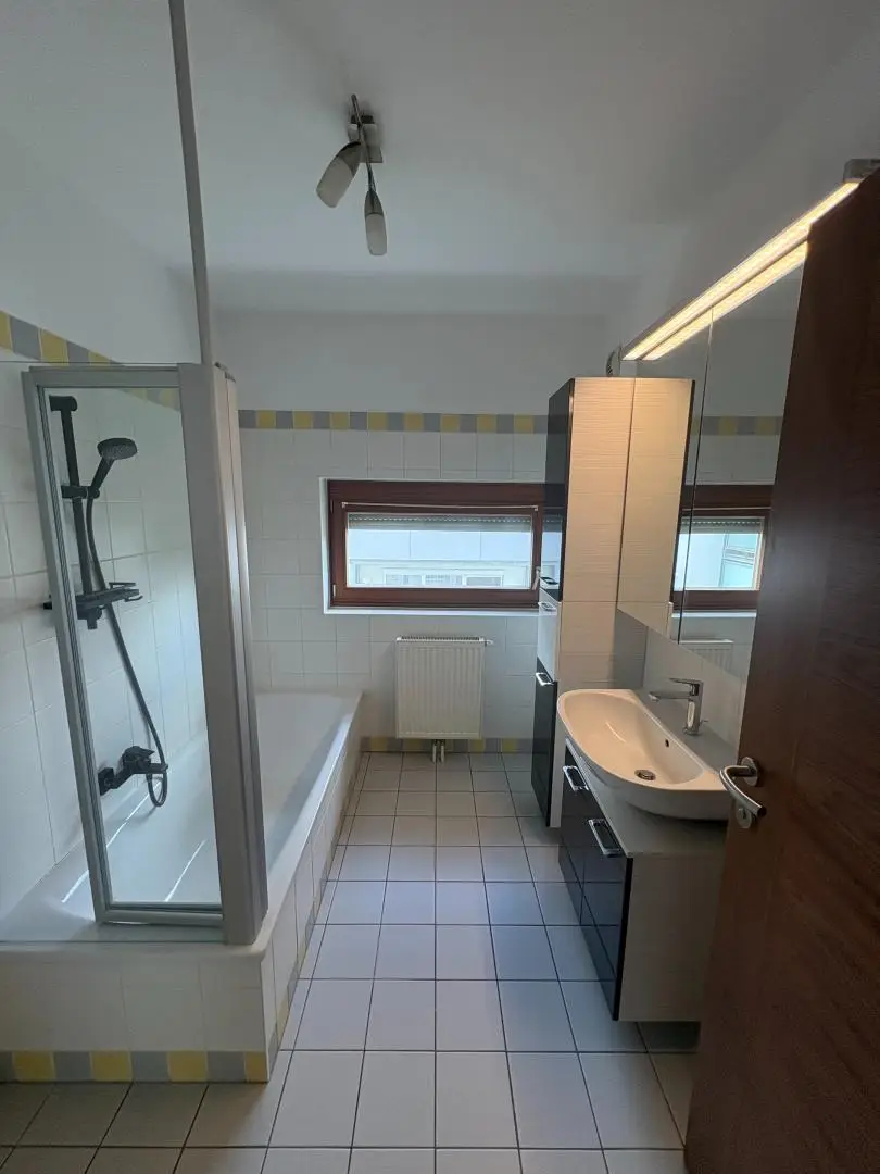 Geräumige 3-Zimmer Wohnung mit Loggia in zentraler Lage