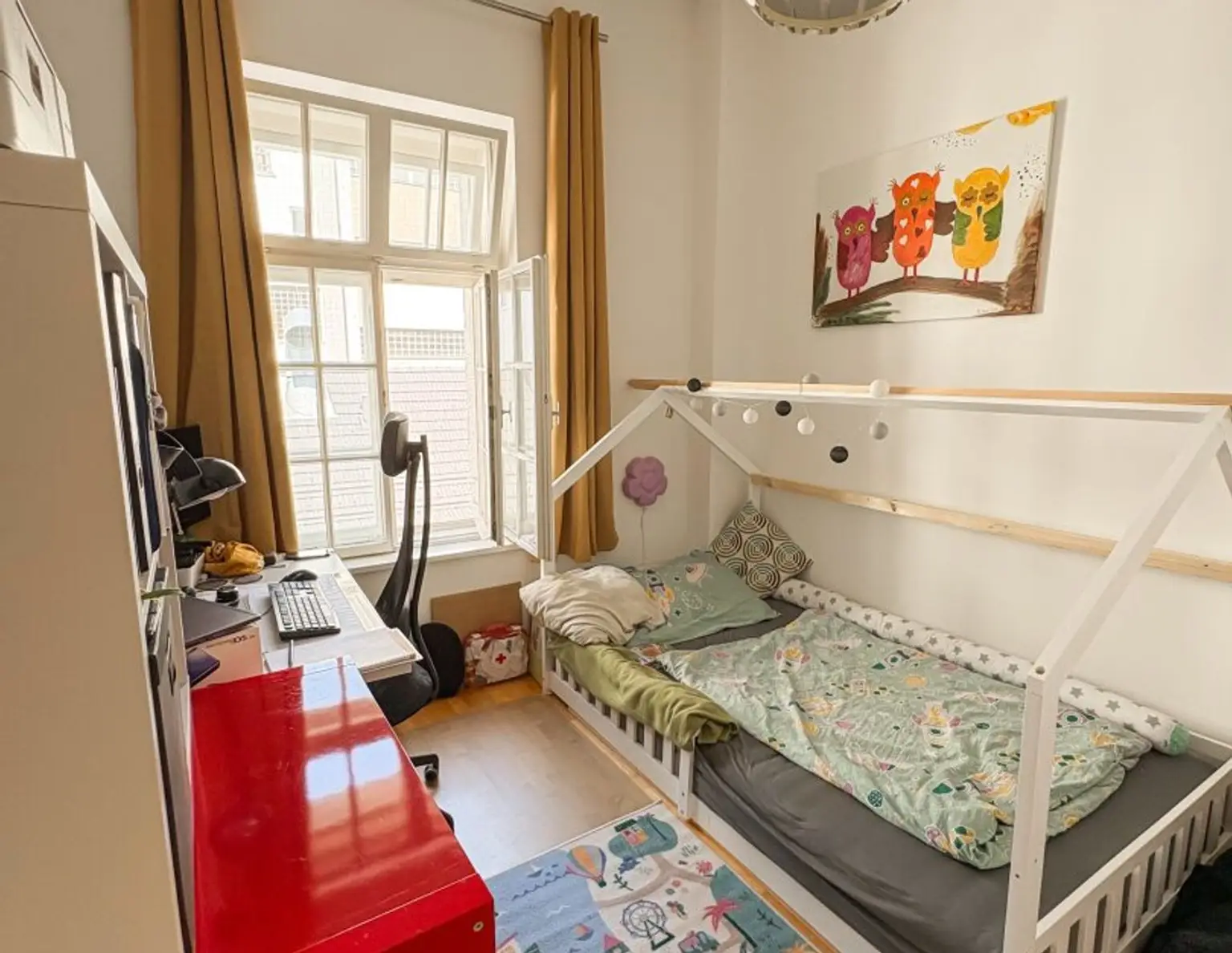 Zentrale Altbau Rarität: 4-Zimmer-Wohnung mit Gartenmitbenutzung und Tiefgarage