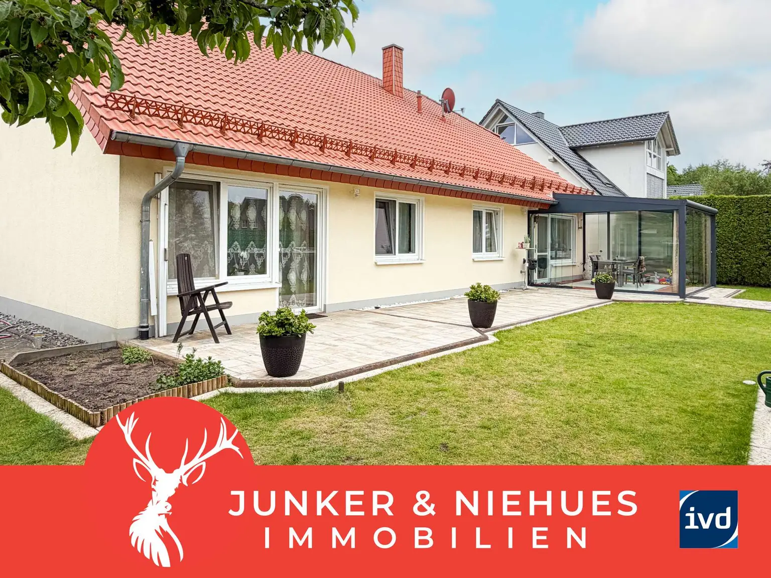 Zuhause mit Perspektive: Großzügiges Zweifamilienhaus im idyllischen Steinhagen