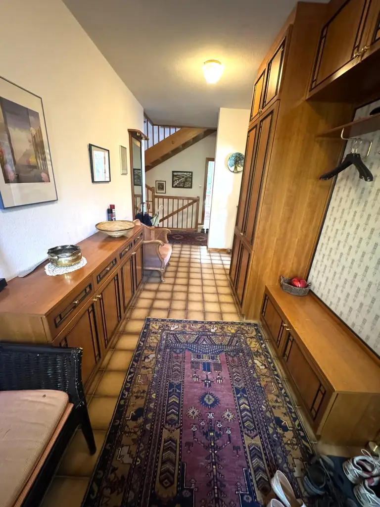 Großzügiges Einfamilienhaus mit Pool, Wintergarten und Doppelgarage mitten im Grünen!