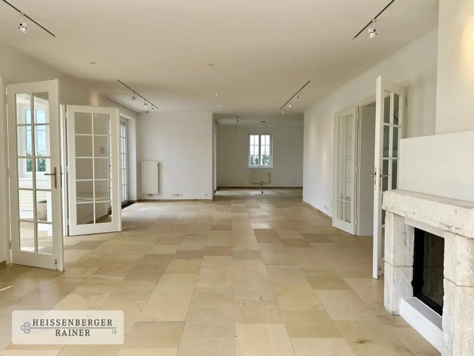 WOHNEN AM SEE /// REPRÄSENTATIV UND GROSSZÜGIG /// ELEGANTE SEEVILLA MIT ZWEI SEPARATEN EINHEITEN