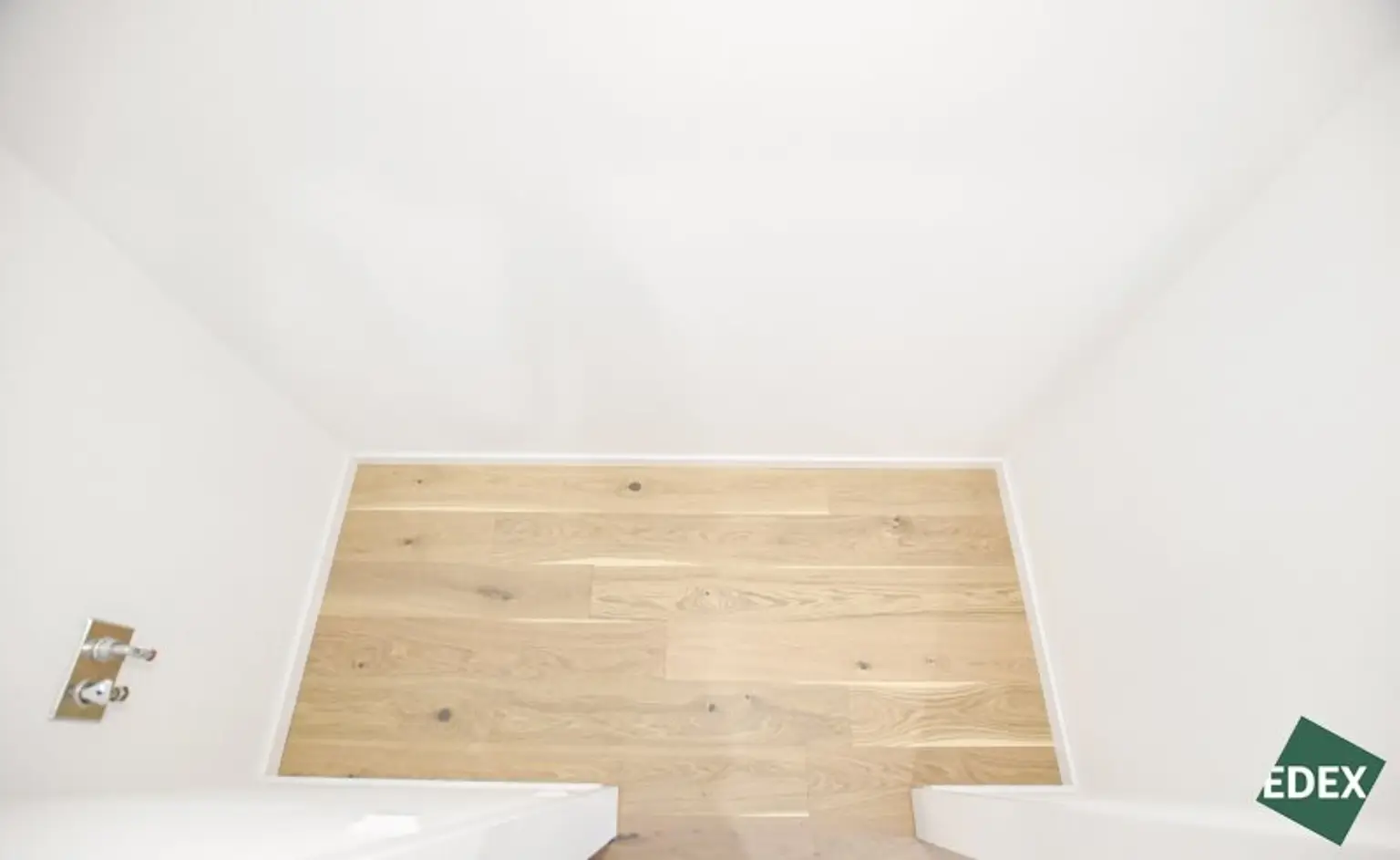 Erstbezug nach Sanierung: Schöne 2 Zimmer-Wohnung mit Loggia und Top-Anbindung