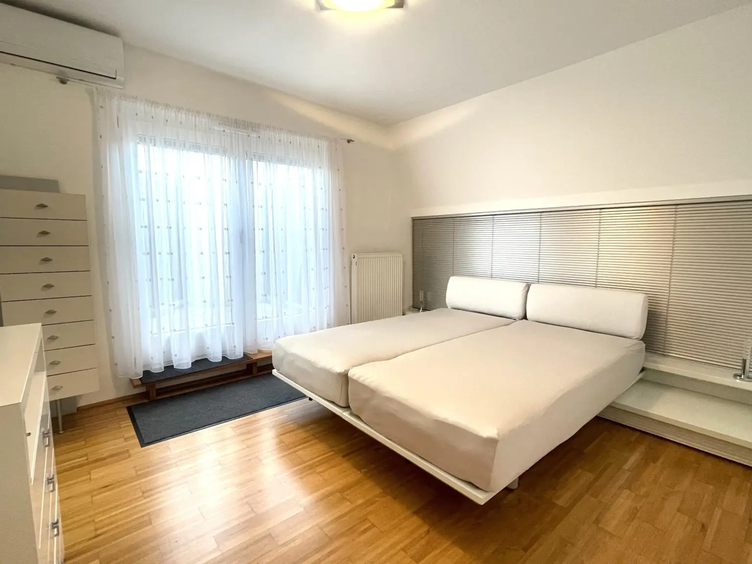 "Moderne Dachgeschosswohnung mit großer Terrasse & Garagenstellplatz"