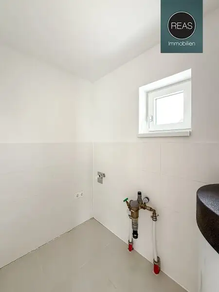 Provisionsfrei: Sehr gut ausgestattete Doppelhaushälfte mit Garten beim Theresa-Tauscher-Park! 5 Min. zum Donau Zentrum. 10 Min. zur UNO City. Parkplatz verfügbar!