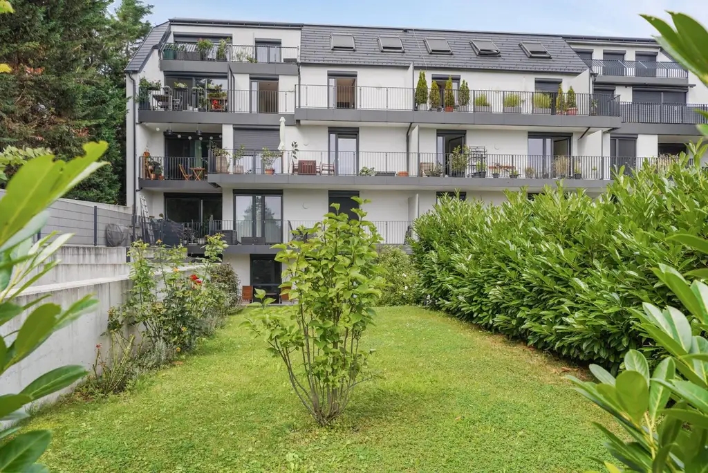 "Neubau-Traum mit Pool & XXL-Balkon - Einziehen & Wohlfühlen!"