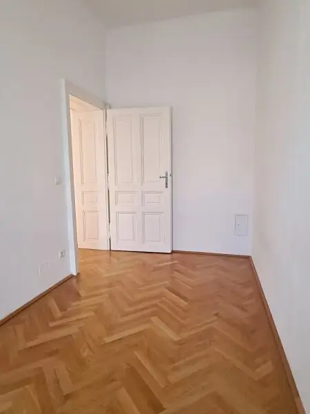 ROCHUSMARKT-NÄHE, sonnige 103 m2 Altbau, 3 Zimmer, WG-geeignet, Küche, Wannenbad, Parketten, Geusaugasse