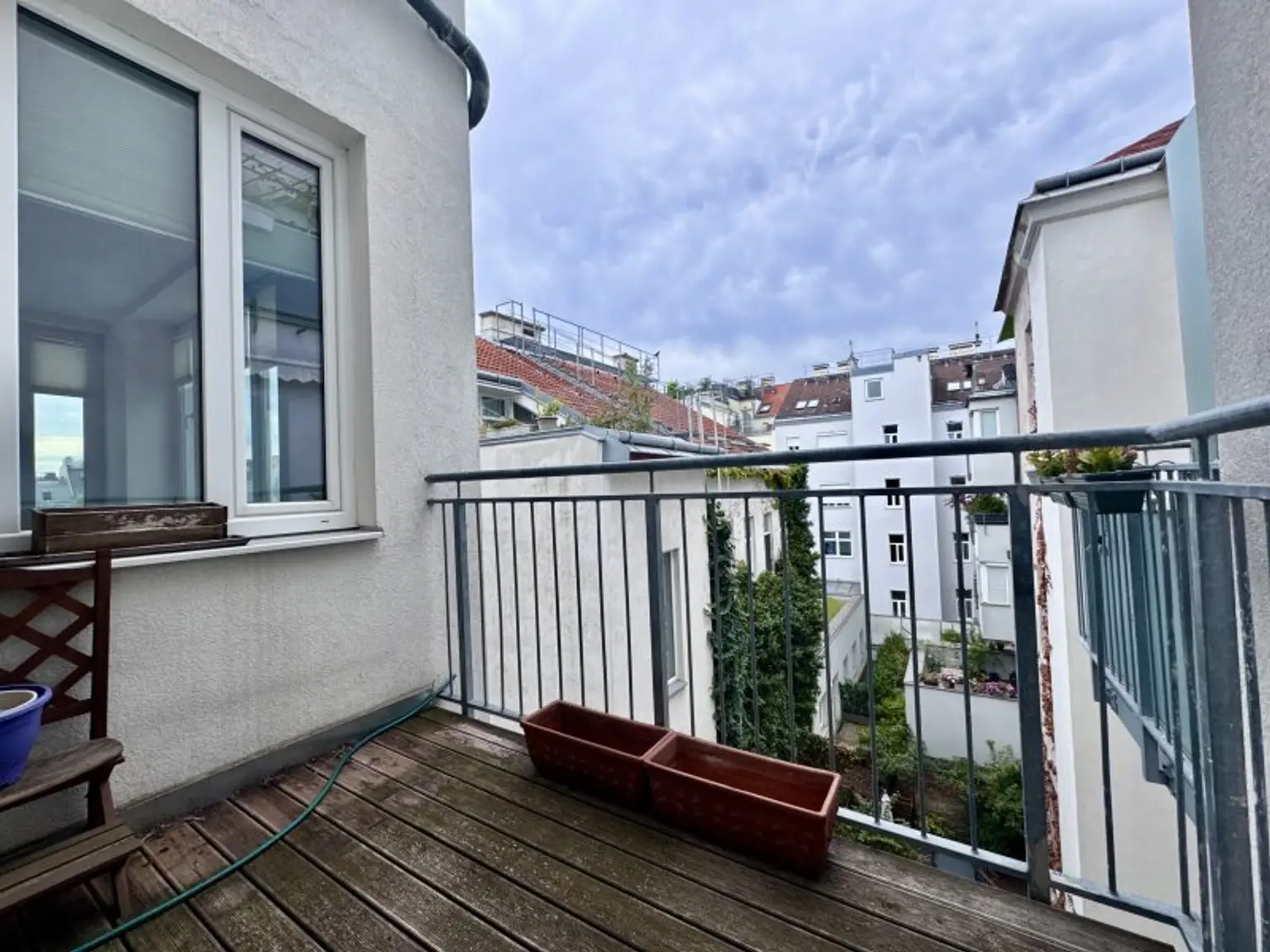 GROSSZÜGIGE ALTBAUWOHNUNG MIT BALKON IN DER NÄHE VON U3-STATION