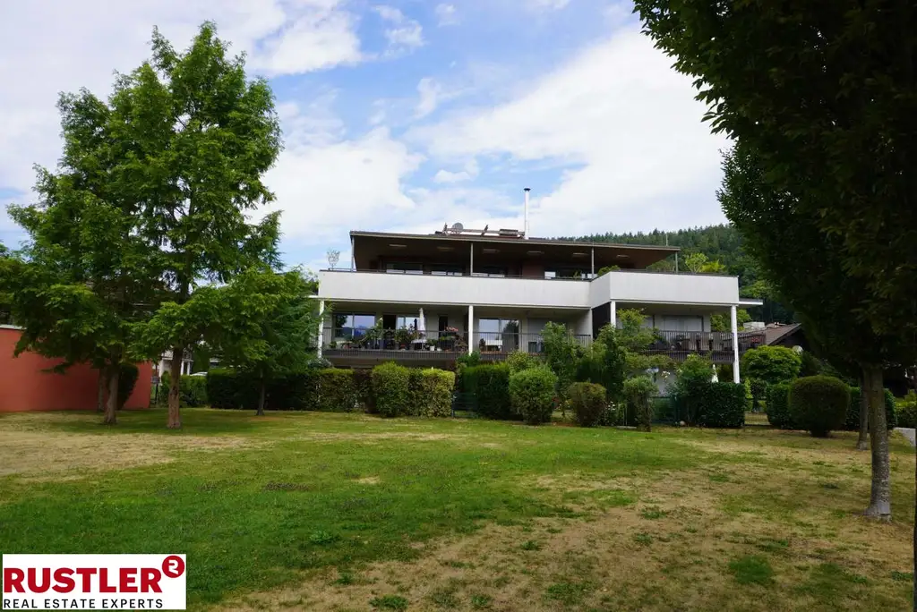 Exklusive Eigentumswohnung am See mit Privatstrand