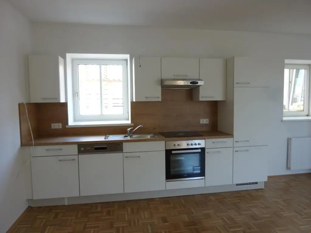 2-Zimmer-DG-Wohnung mit Zugang zur Terrasse!