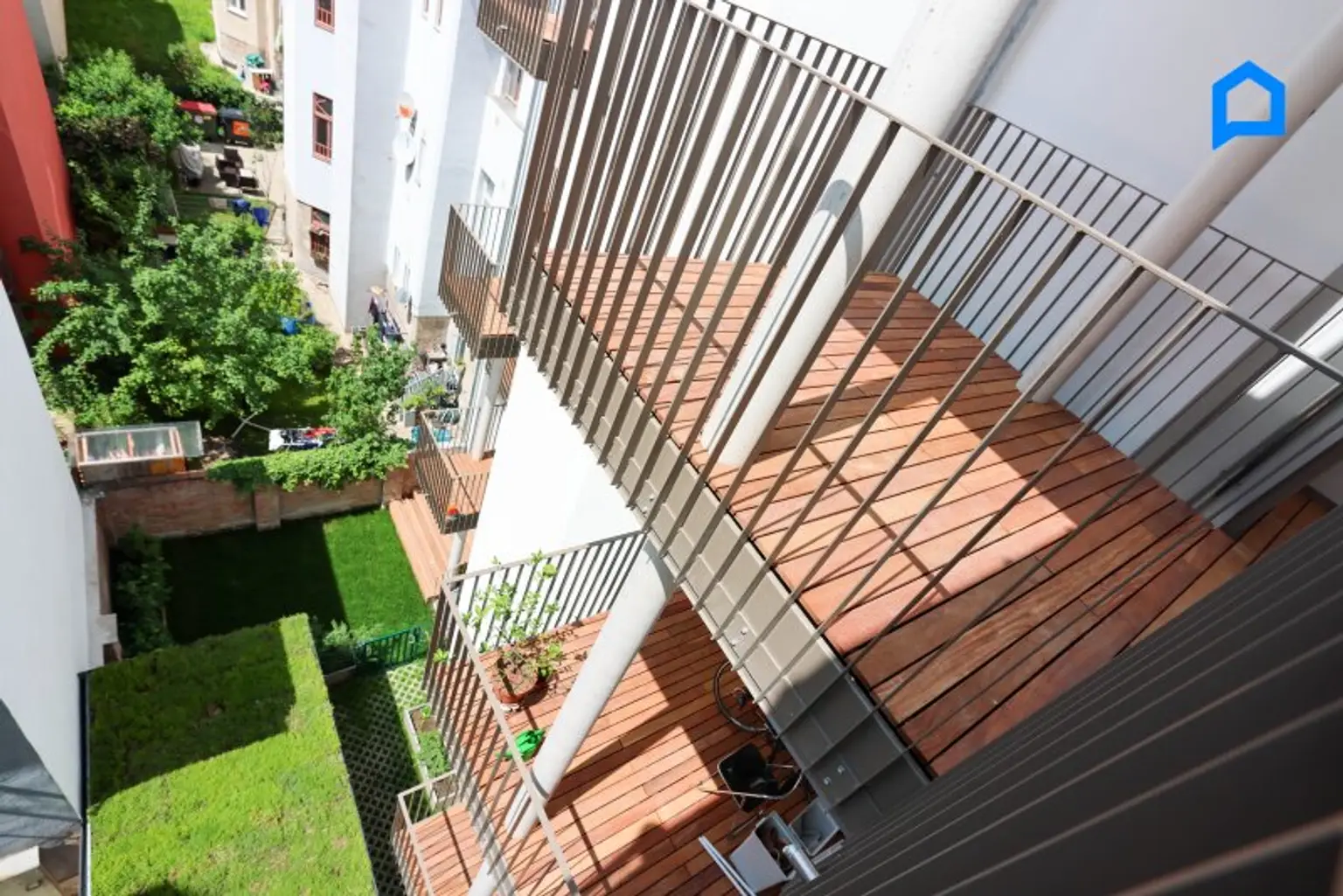 ERSTBEZUG, RUHIG, JETZT einziehen! Kernsanierter Albau mit modernster Ausstattung 106 m² Wohnfläche, TOP16 / 4 Zimmer plus Nebenräume 13,4m² SW-Balkon-Loggia