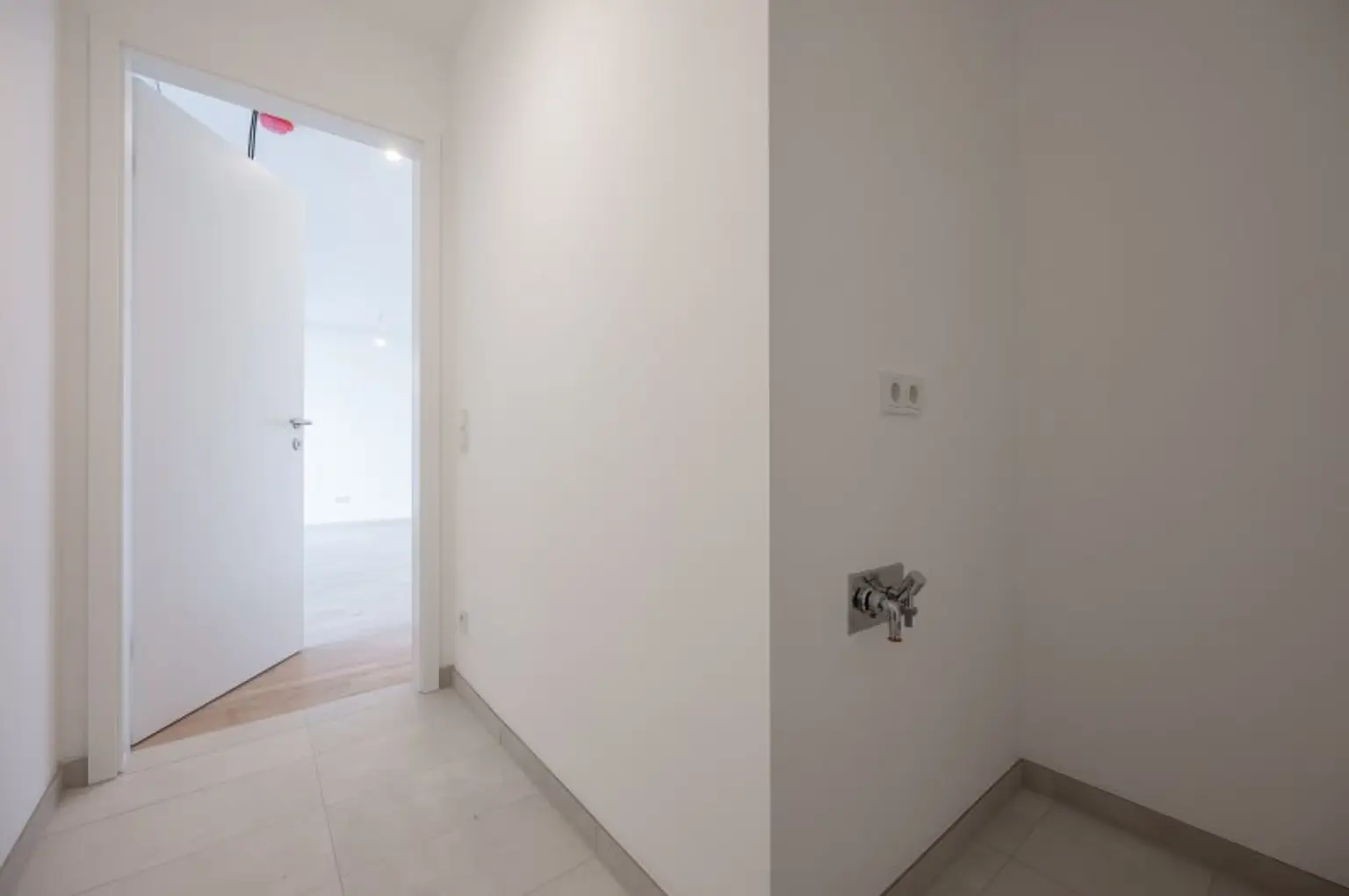 ++MOLLARD 50++ Elegant 3-room apartment in Vienna’s vibrant city core (1/22)