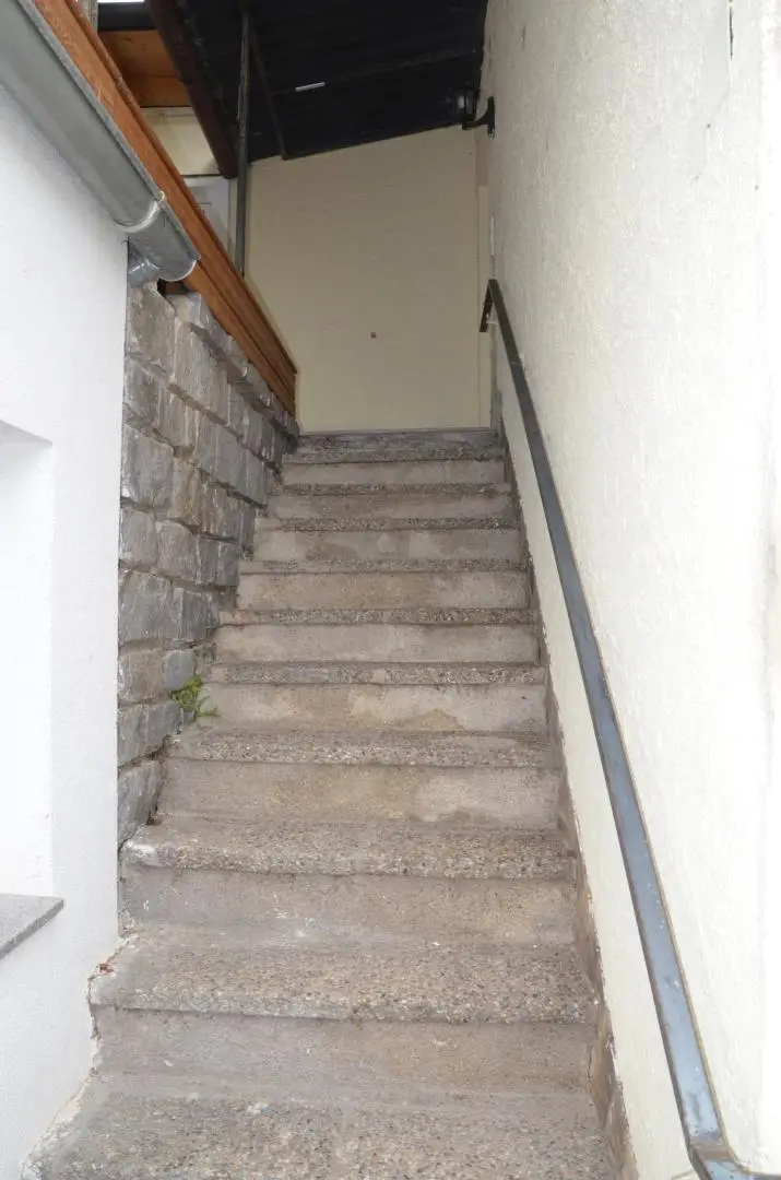 Außen Stiegen zur Terrasse