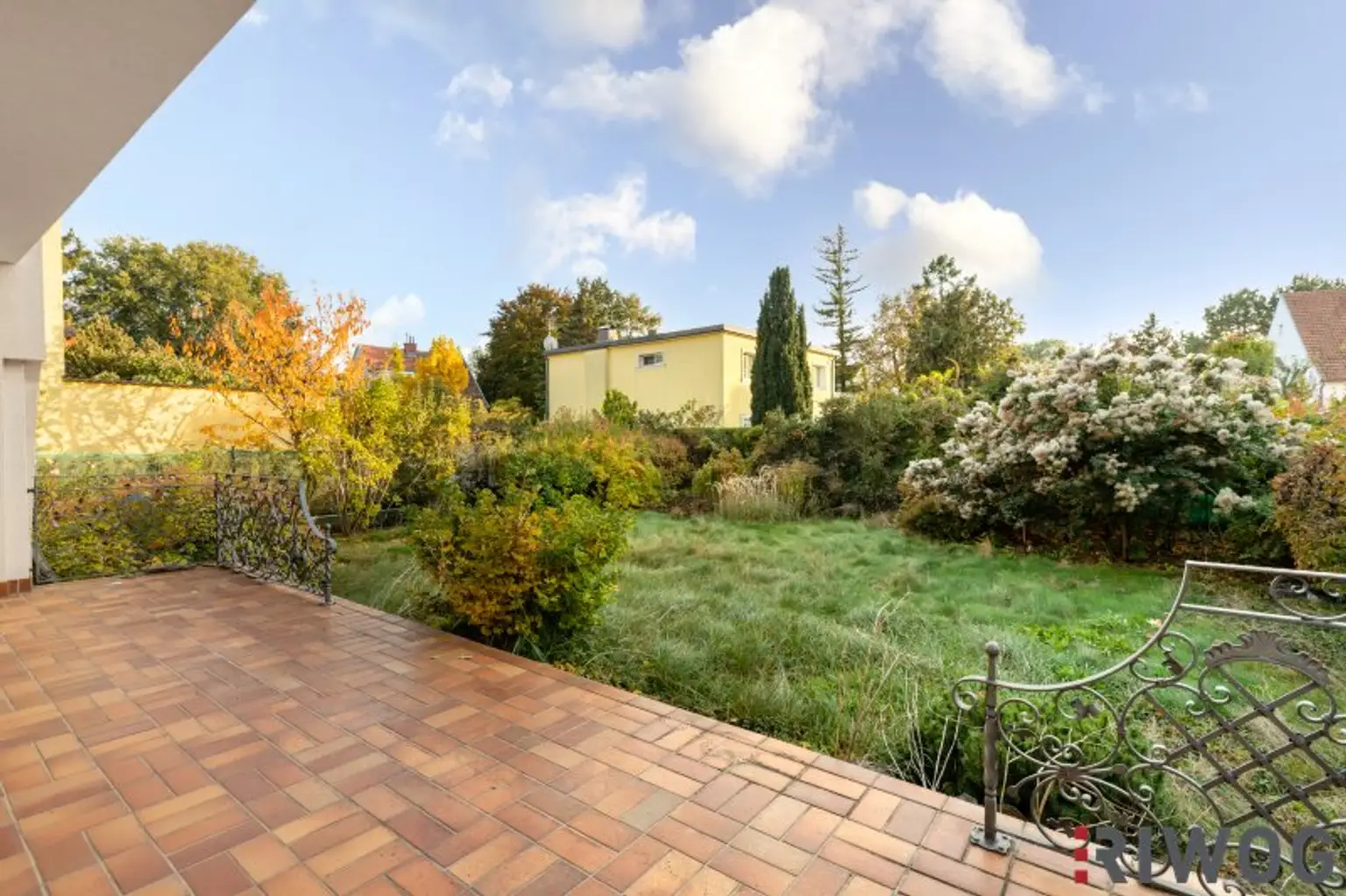 EIN- ODER ZWEIFAMILIENHAUS, gute Substanz, Modernisierungsbedarf