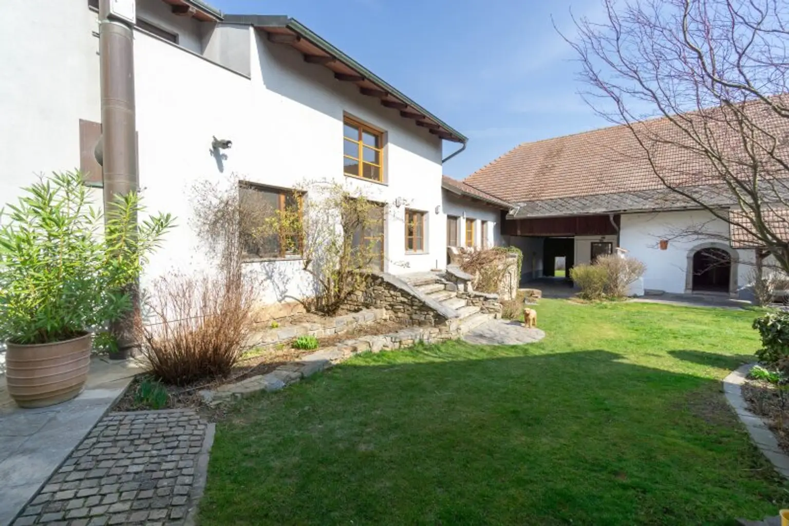 absolut ruhiger Innenhof