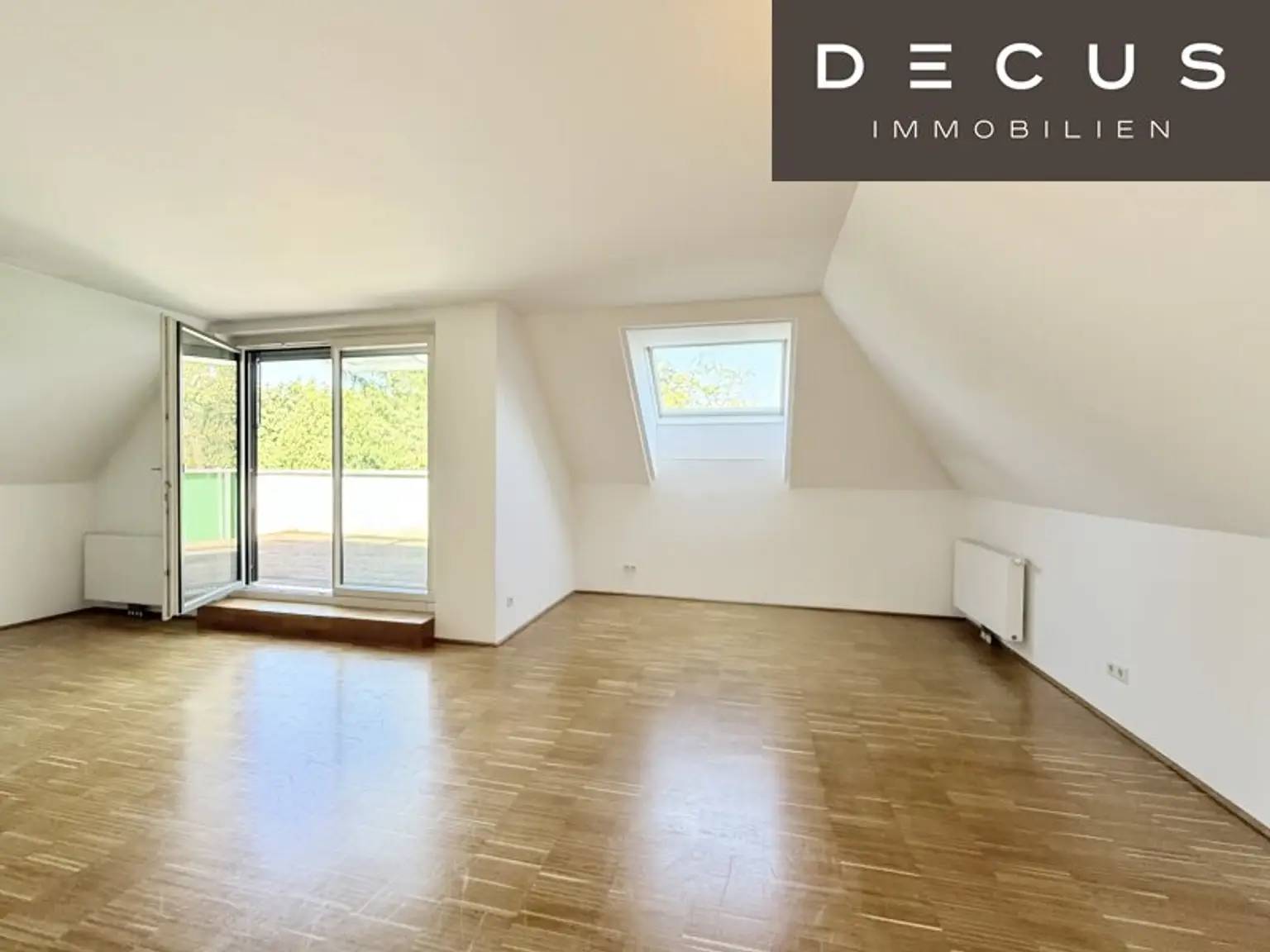 / 4 ZIMMER/ ZENTRAL BEGEHBAR/ VERFÜGBAR AB 1.07.2025 / DACHGESCHOSS / TERRASSE