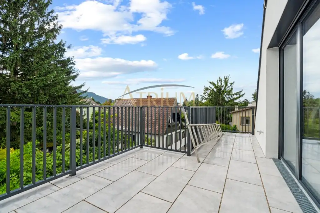 Erstbezug – moderne 2-Zimmer-Dachgeschosswohnung mit Terrasse und Weitblick
