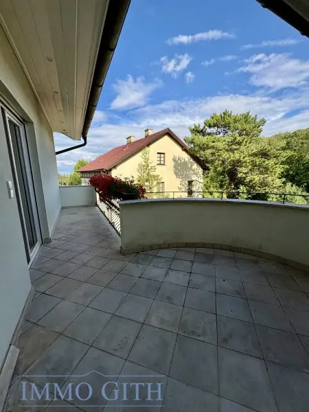 GROSSZÜGIGE DOPPELHAUSHÄLFTE IN GRÜNRUHELAGE MIT WIENBLICK IN MARIA ENZERSDORF ZU MIETEN!