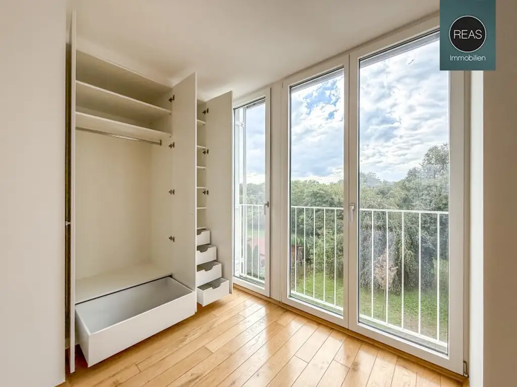 Provisionsfrei: Sehr gut ausgestattete Doppelhaushälfte mit Garten beim Theresa-Tauscher-Park! 5 Min. zum Donau Zentrum. 10 Min. zur UNO City. Parkplatz verfügbar!