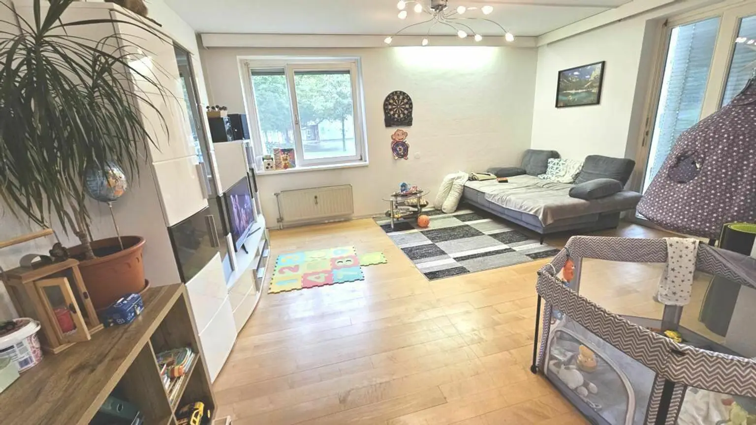 **Barrierrefreie & großzügige Wohnung** sonnige Loggia mit Grünblick** Carport**