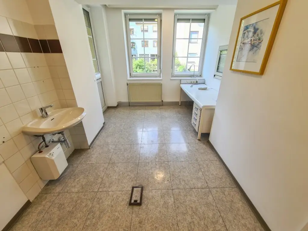 *** BARRIEREFREI *** Praxis am Josefsplatz - 5 Behandlungszimmer auf 170m²