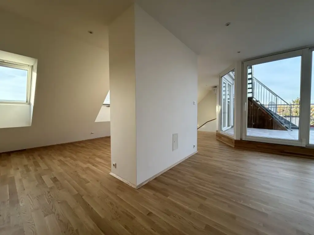 DACHGESCHOSS + 42m² TERRASSEN + FERNSICHT + SONNIG + RUHELAGE + TOPZUSTAND!